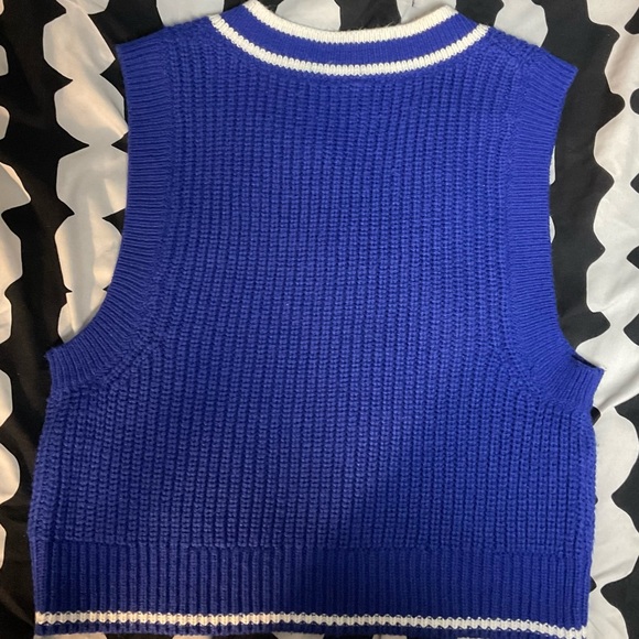 H&M Sweater Vest - Picture 4 of 4